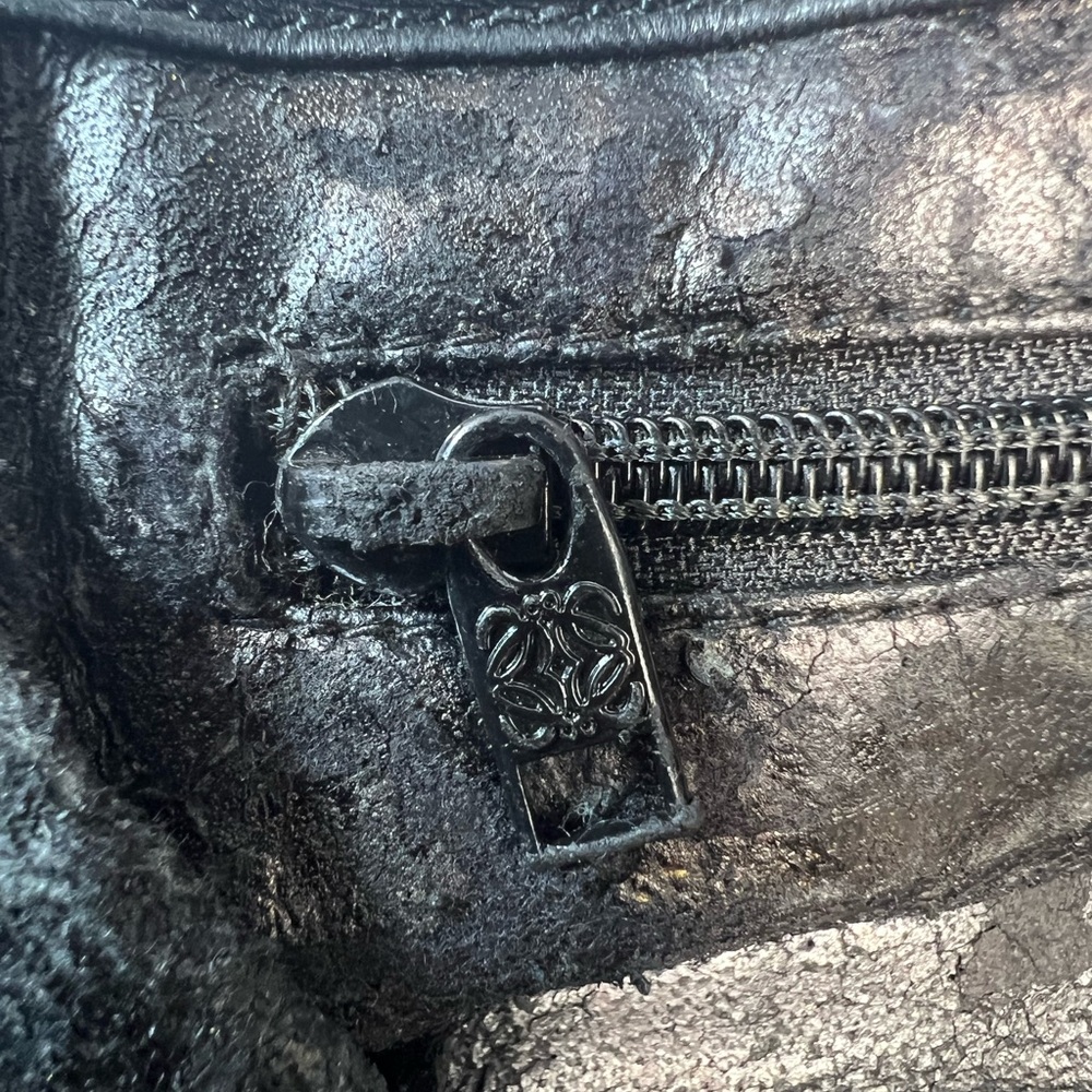 3052: Vintage Loewe Black Leather Crossbody Bag Embossed Anagram - Picture 11 of 14